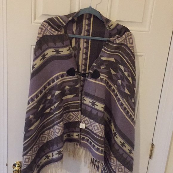 - ✨✨Classy Vintage/ Aztec Fall  poncho 💫💫 - Picture 3 of 6